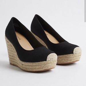 Closed Toe Espadrille Wedge - Black
